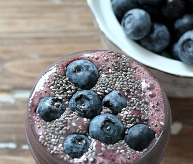 https://media.bluediamond.com/uploads/2023/01/24155308/wild-blueberry-spinach-power-smoothie_edited.jpg