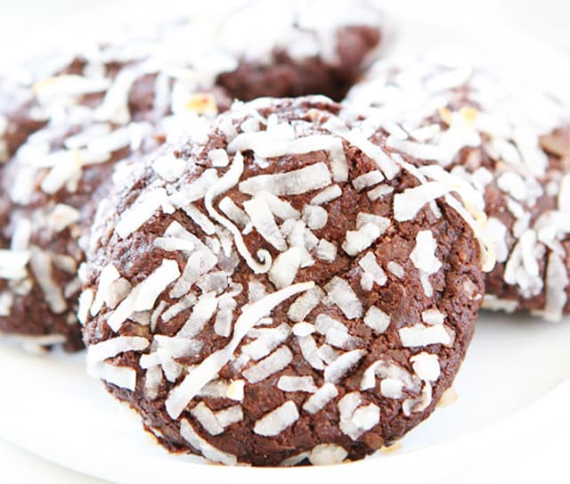 Plate full of vegan chocolate coconut cookies