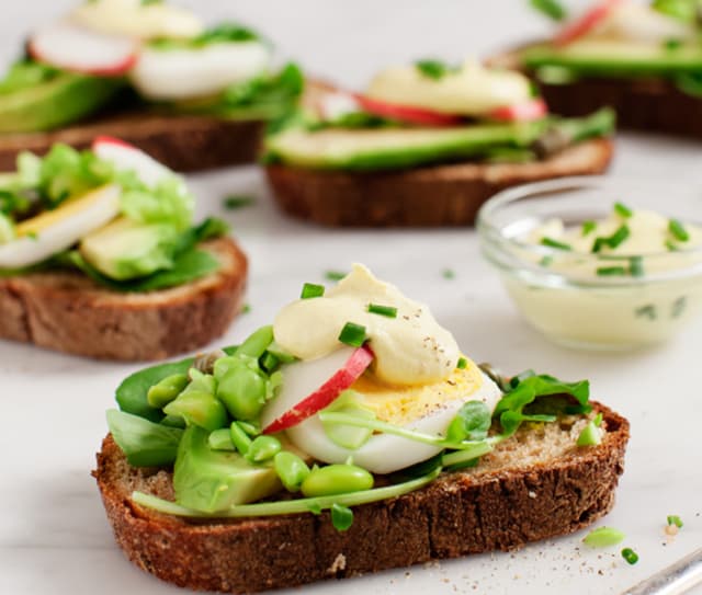 Avocado tartine with almondaise